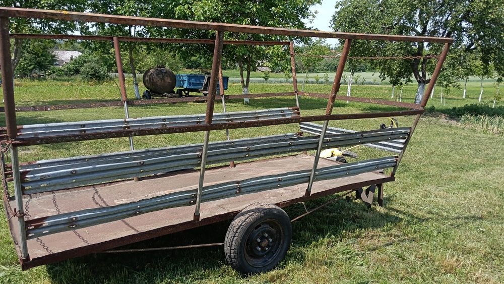 Прицеп для перевезення сіна