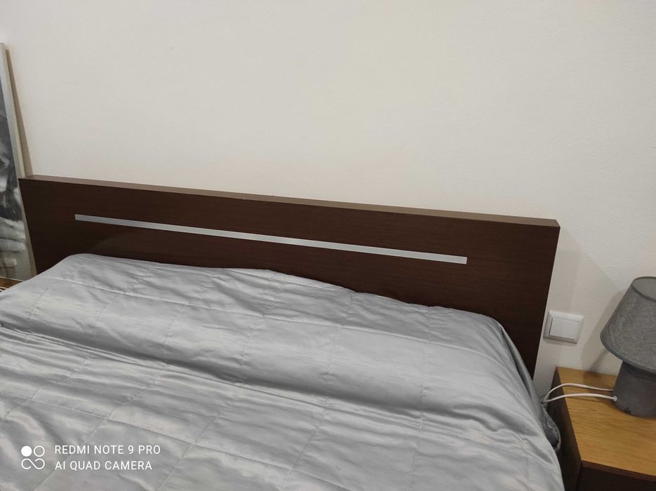 Mobília em madeira maciça deita por carpinteiro