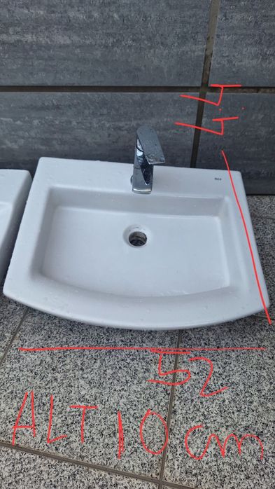 Lavatório cerâmico WC com torneira
Muito bom estado, com torneira usada mas muito bom estado e tubos de ligação à água quente