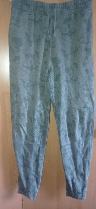 Spodnie dresowe moro na gumce