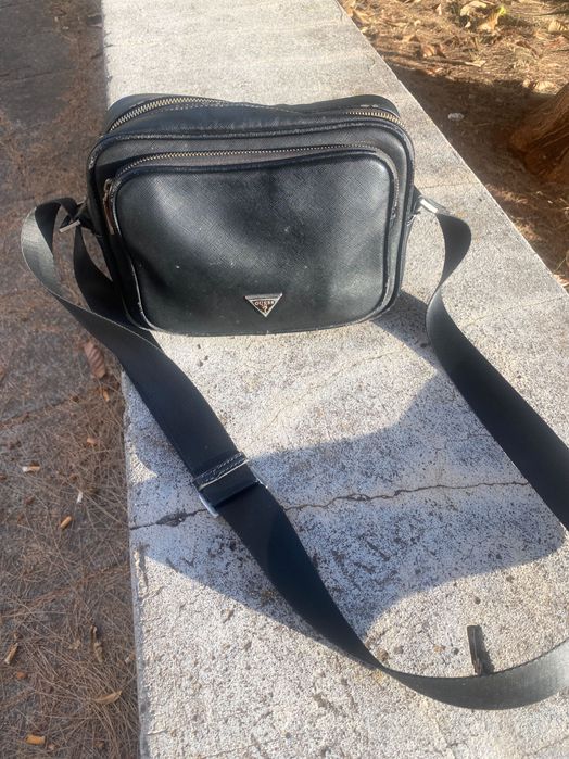 Mala guess homem preta