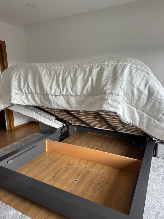 Quarto com cama de casal