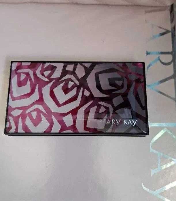 Mary Kay Paleta + Puder rozświetlający.