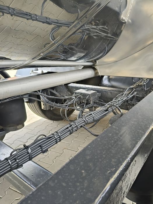 Cysterna spozywcza schrader lekka