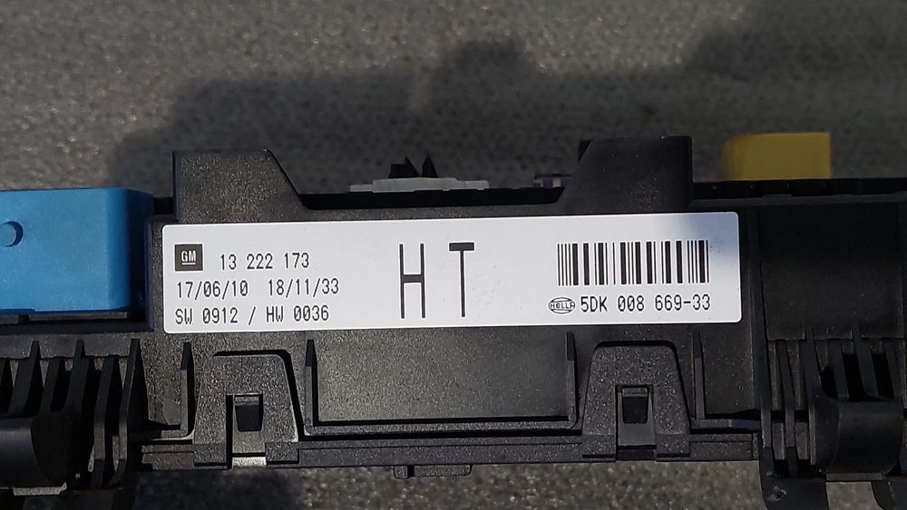Caixa fusíveis / SAM / BSI OPEL Astra H GTC (L08)