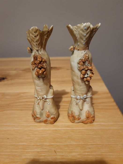 Ceramiczne wazoniki w stylu secesyjnym