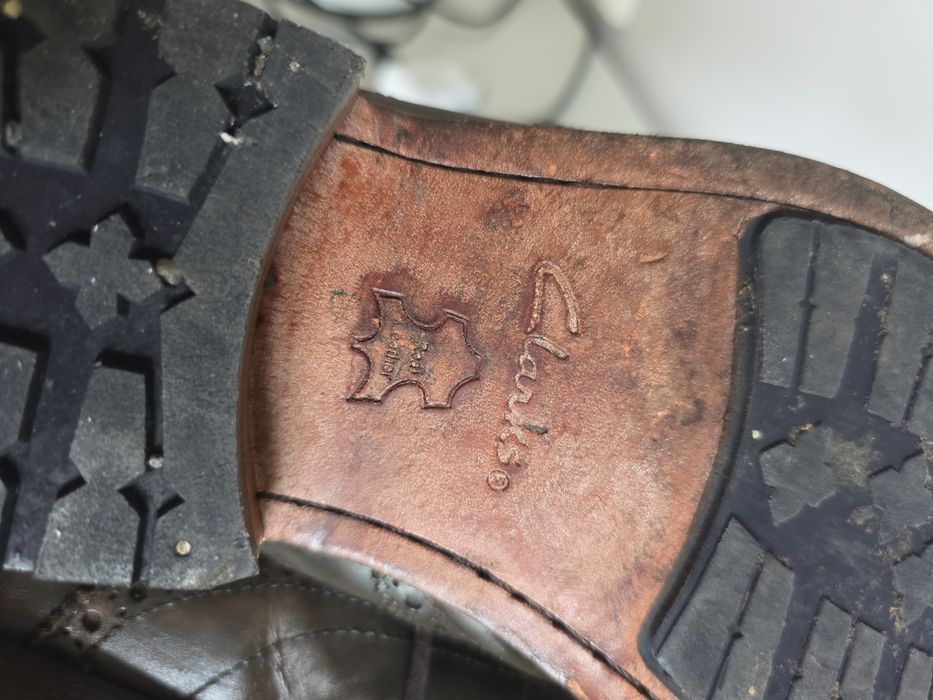 piękne brogsy skórzane Clarks- kilka razy ubrane 42 / 26cm