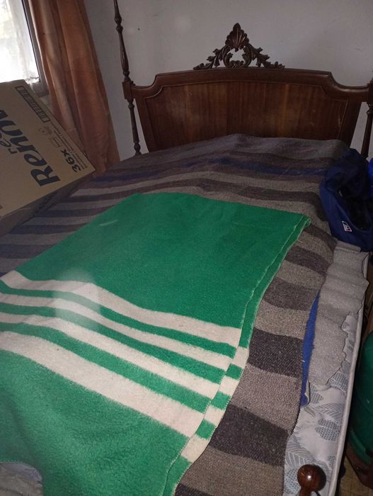 Cama antiga de madeira