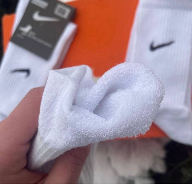 білі теплі шкарпеткі Nike! комфорт і тепло на кожен день