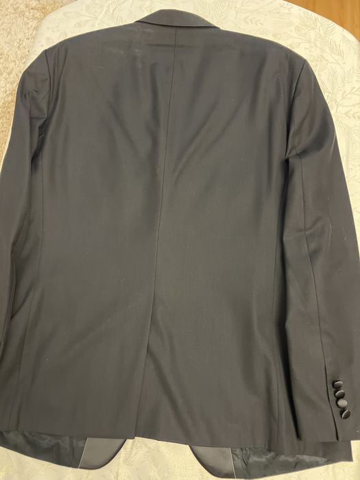 Мужской костюм черного цвета