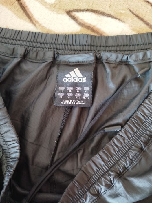 Продам шорти чоловічі Adidas.