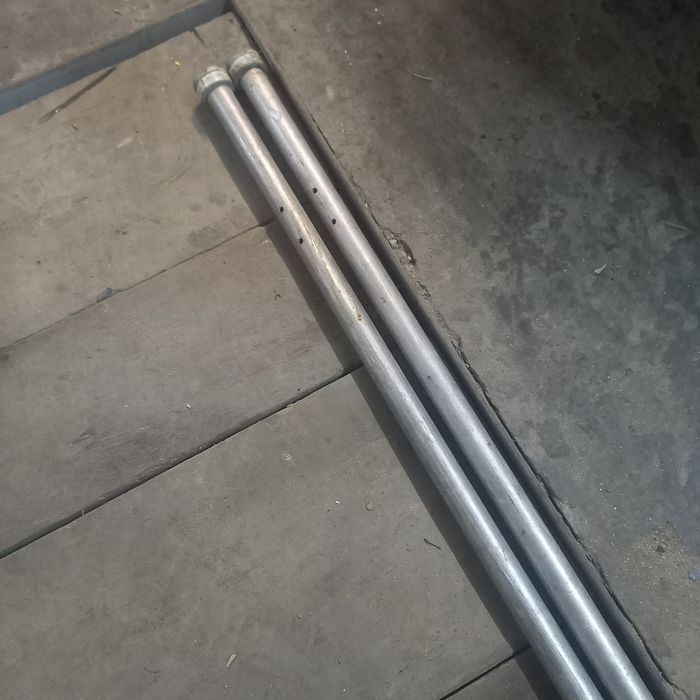 Алюмінієвиє трубки телескоп. Скоріше за все з палатки .