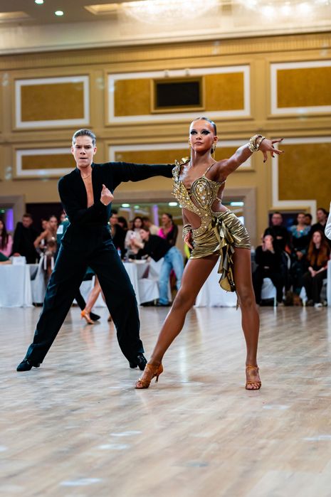 Шикарна сукня для латини