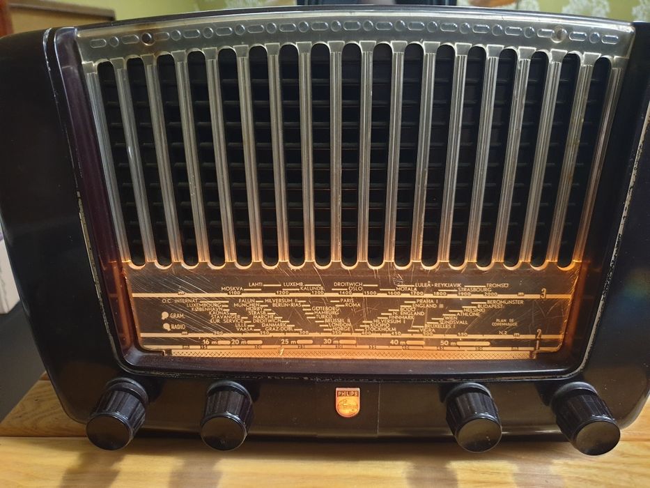 Ламповый приемник  FHILIPS