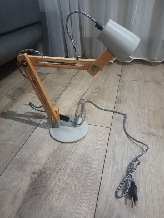 Lampka na biurko.