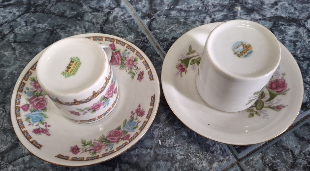 Dois conjutos de chavenas de café c/ pires chinesas