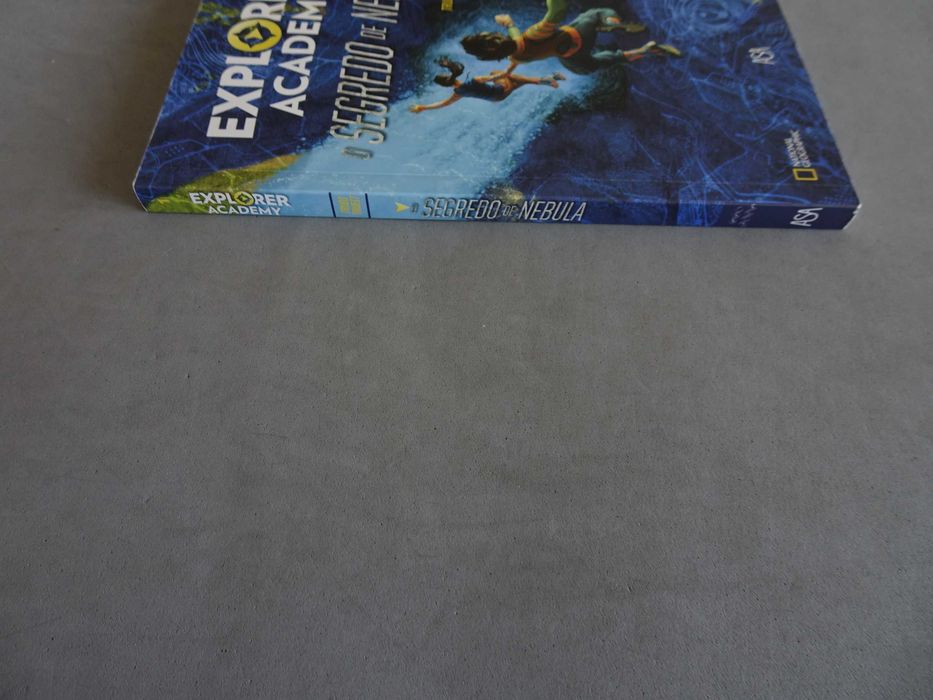 Livro Trudi Trueit - Explorer Academy - O segredo de nebula