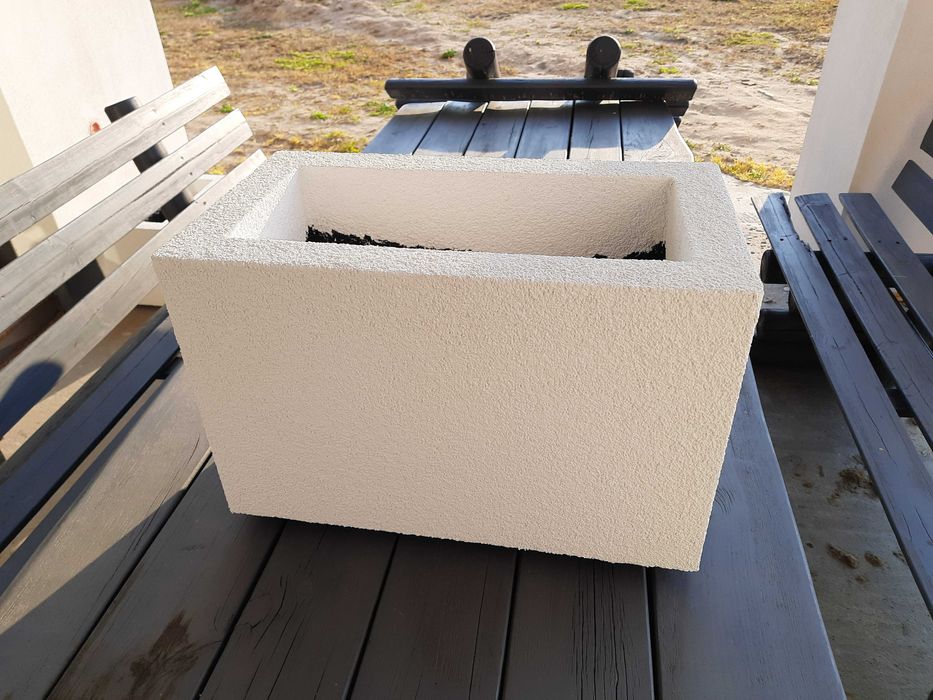 Donica ogrodowa biała