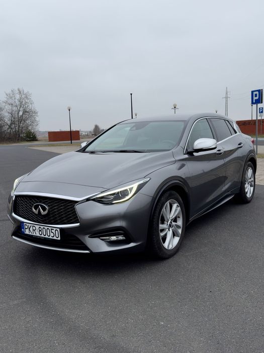 Infiniti Q30