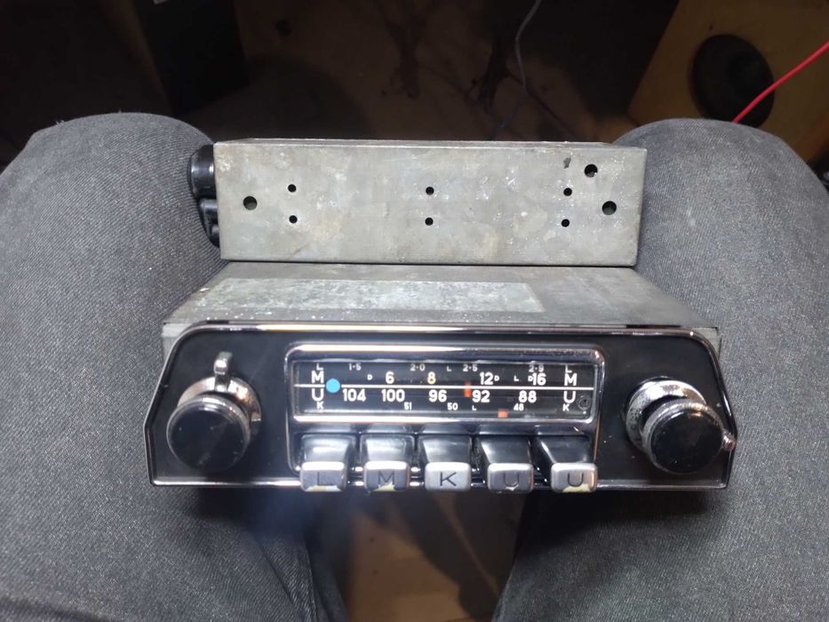 Vários auto rádios antigos para grandes marcas