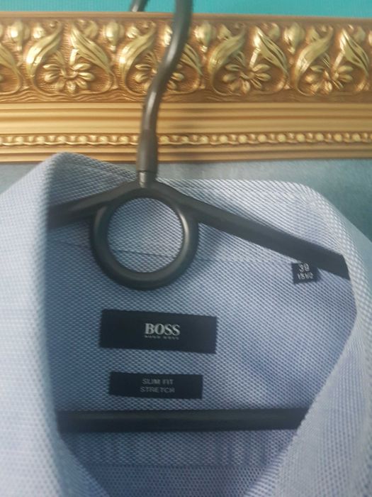 Koszula Hugo Boss .Rozmiar M. lub 39. Wymiary na zdjęciach. Stan bardzo dobry.