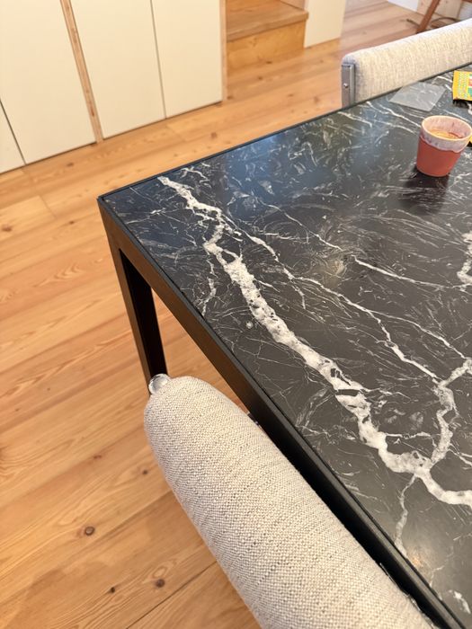 Mesa de Jantar Exclusiva Feita por Encomenda | Ferro, Cortiça e Mármore Natural