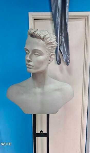 Manequim de Marca usado Exposição Busto com base em Madeira completo.