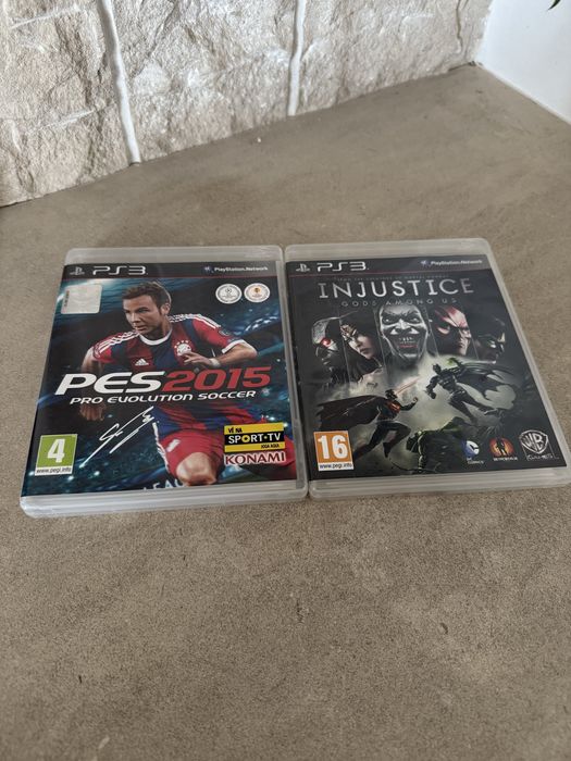 PS3 Super Slim + comando + 2 jogos + cabos