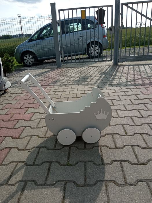 Drewniany wózek dla dziewczynki szary