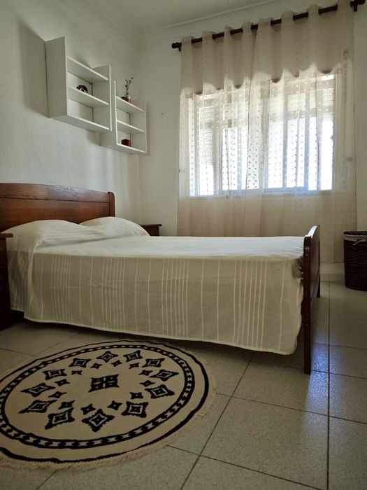 Alugo quarto c/wc privado