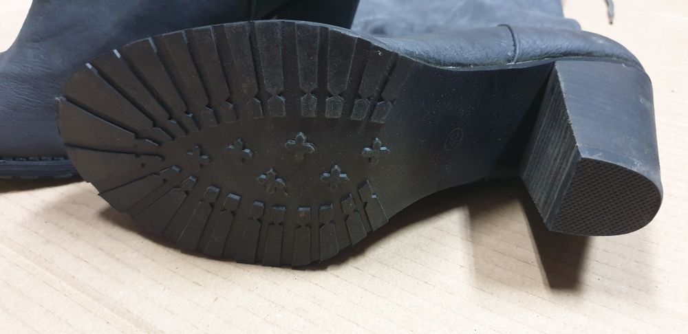 Piekne nowe kozaczki damskie w rozmiarze 36