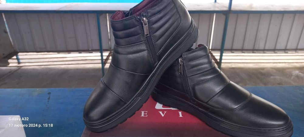Розпродаж чоловічого взуття (ботинки,туфлі,босоніжки),.