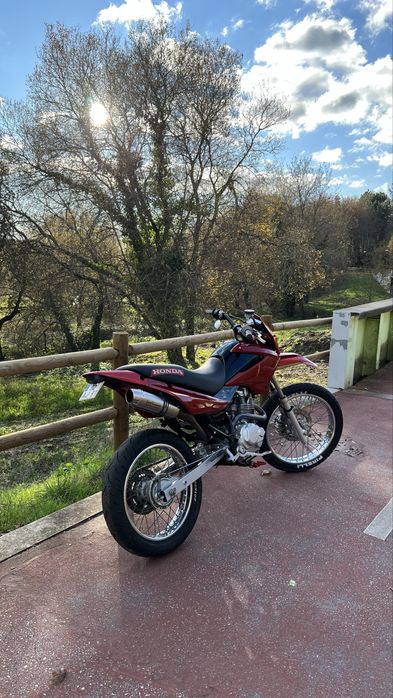 Honda Xr125l com muitos extras