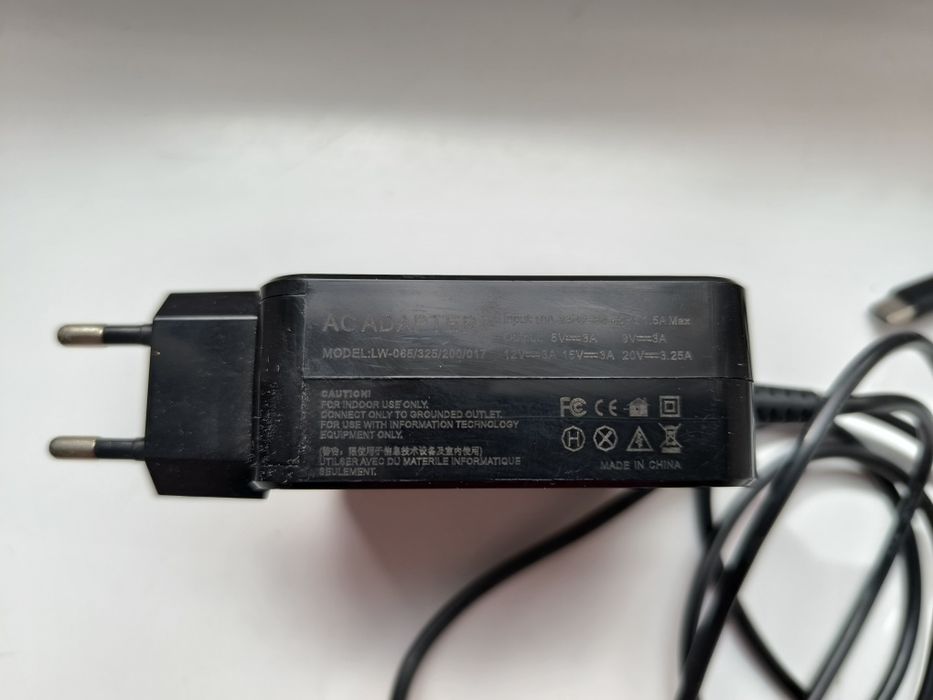 Продам зарядку на ноутбук