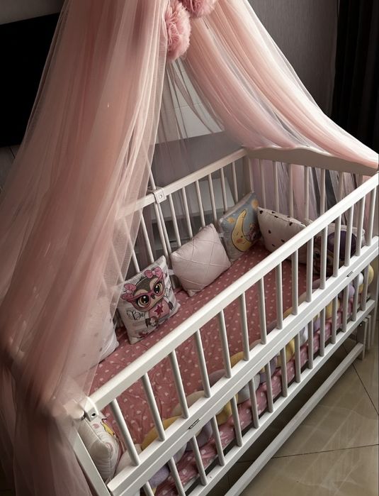 Продам Кроватка для новорожденных с маятником