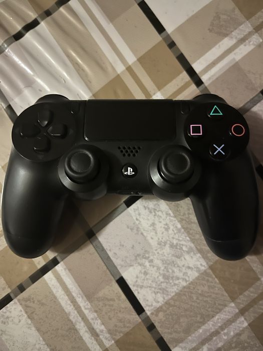 пс4 слим на 1 тб с двумя джойстиками