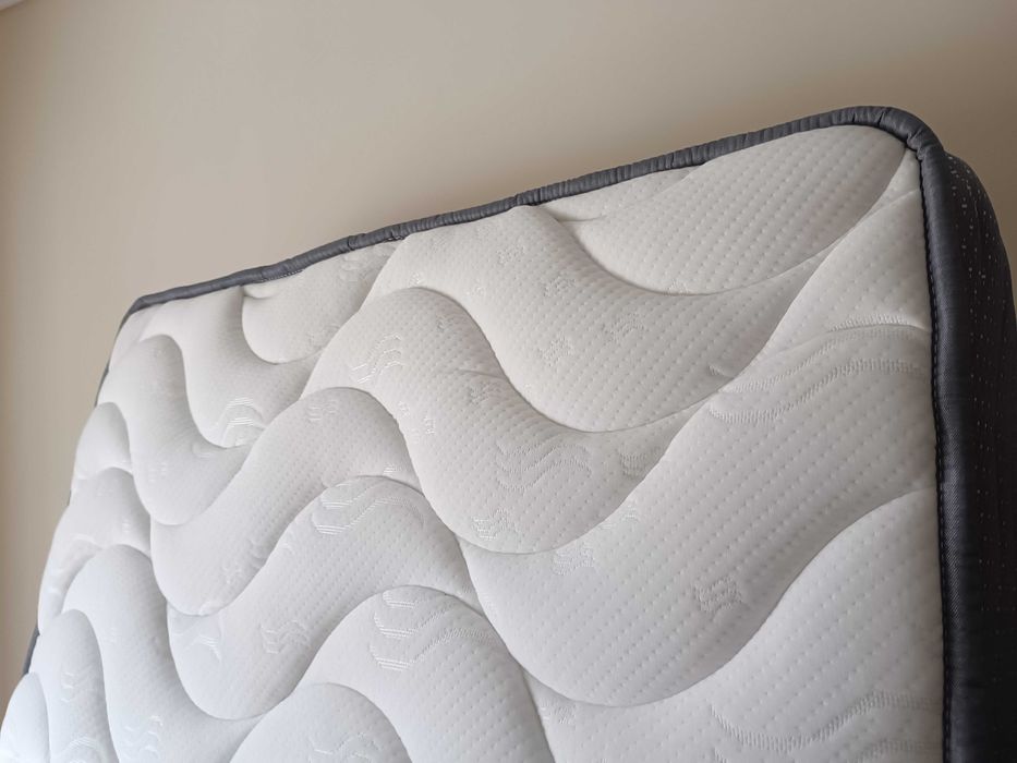 Colchão mola novo + travesseiro viscoelástico + colchão casal usado