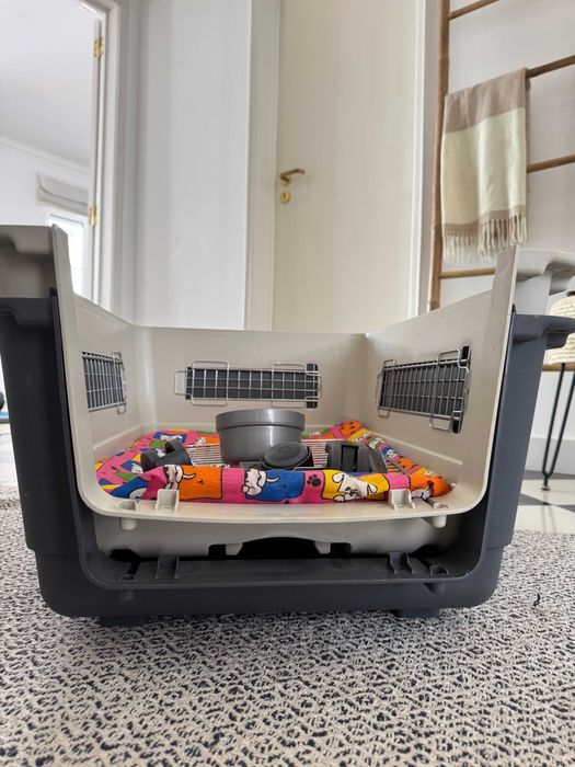 Transportador para Cães -  IATA -23kg - Com Rodas, Colchão e Comedouro