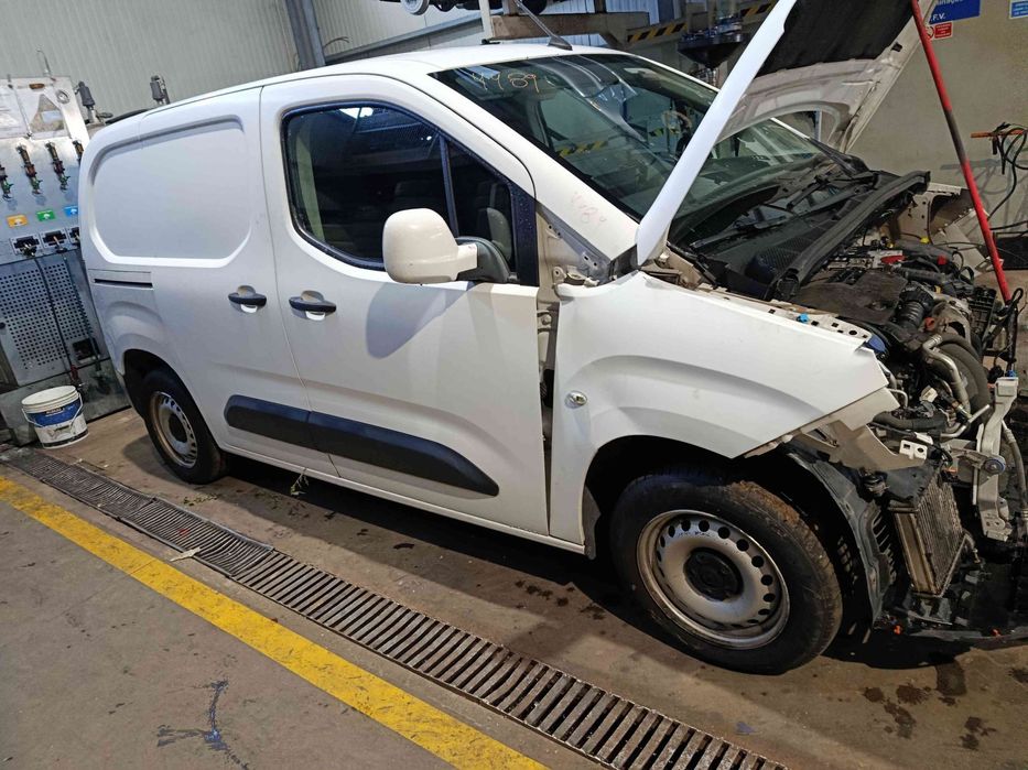 Carro MOT: B16DT DV6FD CXVEL: BE45O OPEL COMBO E VAN 2019 1.6D 99CV ??? BRANCO DIESEL