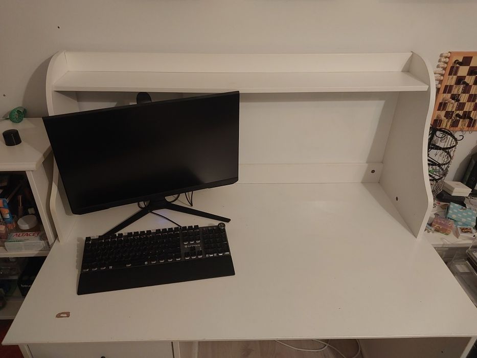 Biurko IKEA z półką