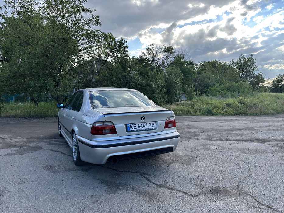 Продам BMW e39 523i