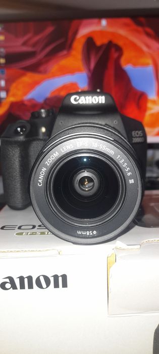 Canon EOS 2000D .