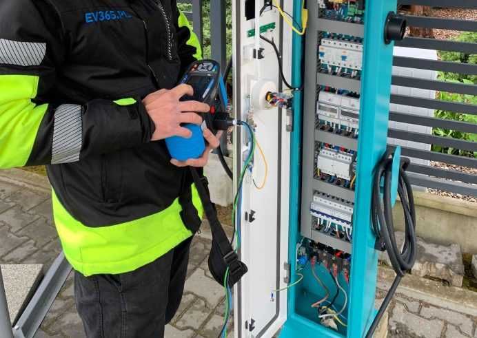 Stacja ładowania EV – szybki montaż w 30 dni. WYSZOGRÓD