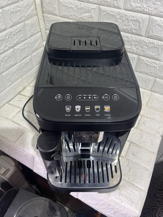 Кавомашина Delonghi magnifica evo