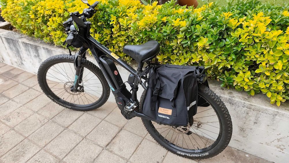 E-Bike BTT roda 27,5 polegadas, Marca "Cube" com motor Bosch