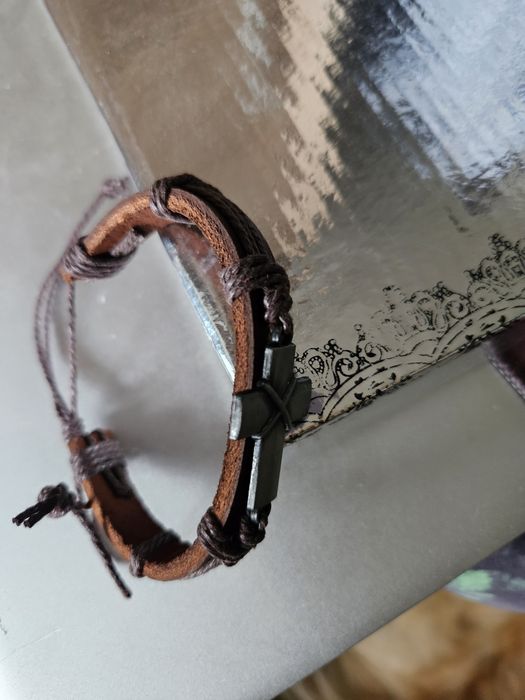 Bransoletka skóra krzyż metalowymi regulowana