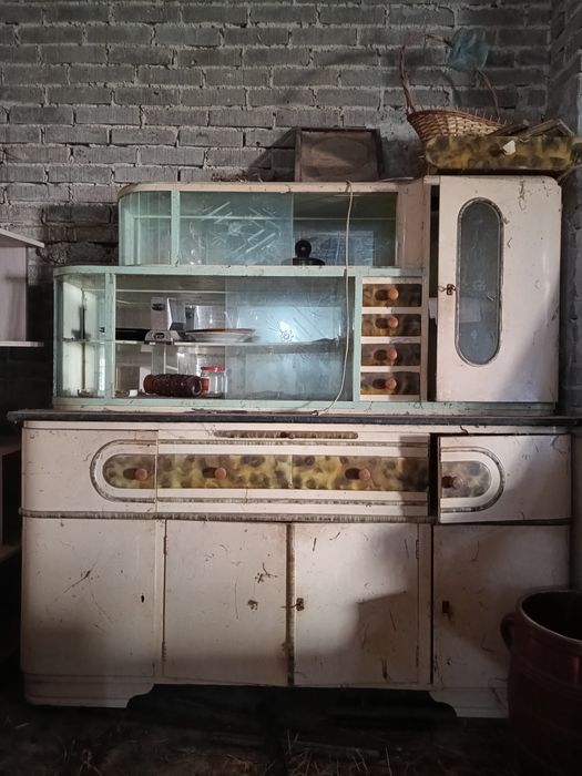 Kredens kuchenny PRL