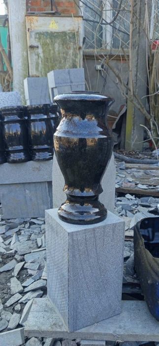 Ваза гранітна чорна (габро) 30х15