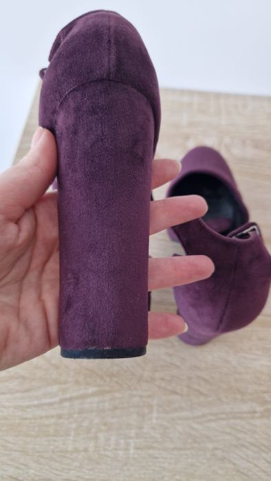 Szpilki na słupku burgundowe czółenka platformy