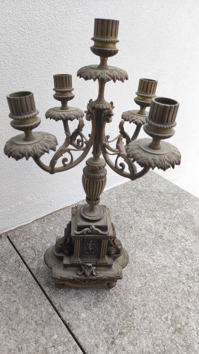 vendo candelabros antigos em latão
